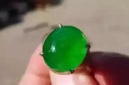 啤酒瓶底祖母绿啤酒瓶底翡翠价格-第3张图片-翡翠网 啤酒瓶底祖母绿啤酒瓶底翡翠价格-第3张图片-翡翠网