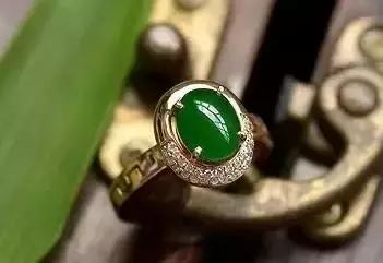 啤酒瓶底祖母绿啤酒瓶底翡翠价格-第4张图片-翡翠网 啤酒瓶底祖母绿啤酒瓶底翡翠价格-第4张图片-翡翠网