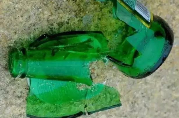 啤酒瓶底祖母绿啤酒瓶底翡翠价格-第6张图片-翡翠网 啤酒瓶底祖母绿啤酒瓶底翡翠价格-第6张图片-翡翠网