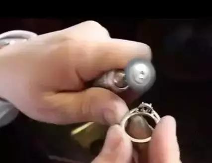 啤酒瓶底祖母绿啤酒瓶底翡翠价格-第9张图片-翡翠网 啤酒瓶底祖母绿啤酒瓶底翡翠价格-第9张图片-翡翠网