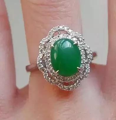 啤酒瓶底祖母绿啤酒瓶底翡翠价格-第10张图片-翡翠网 啤酒瓶底祖母绿啤酒瓶底翡翠价格-第10张图片-翡翠网