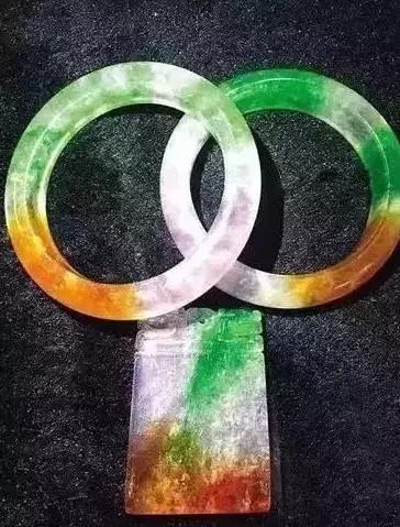 啤酒瓶底祖母绿啤酒瓶底翡翠价格-第16张图片-翡翠网 啤酒瓶底祖母绿啤酒瓶底翡翠价格-第16张图片-翡翠网