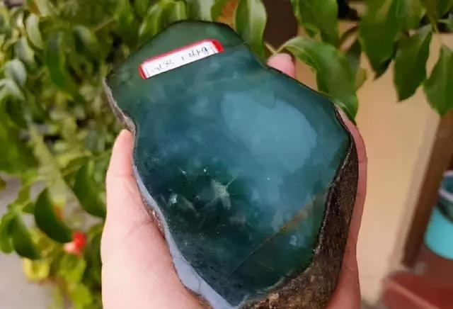 翡翠原石叫什么泳的翡翠原石-第2张图片-翡翠网 翡翠原石叫什么泳的翡翠原石-第2张图片-翡翠网