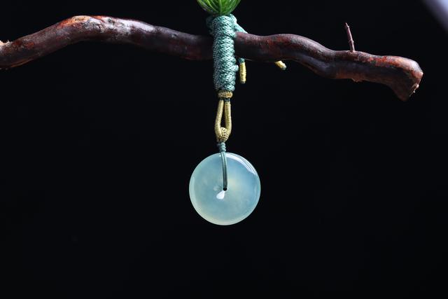 翡翠原石泡水能喝吗,玉买回来要泡水吗-第2张图片-翡翠网 翡翠原石泡水能喝吗,玉买回来要泡水吗-第2张图片-翡翠网