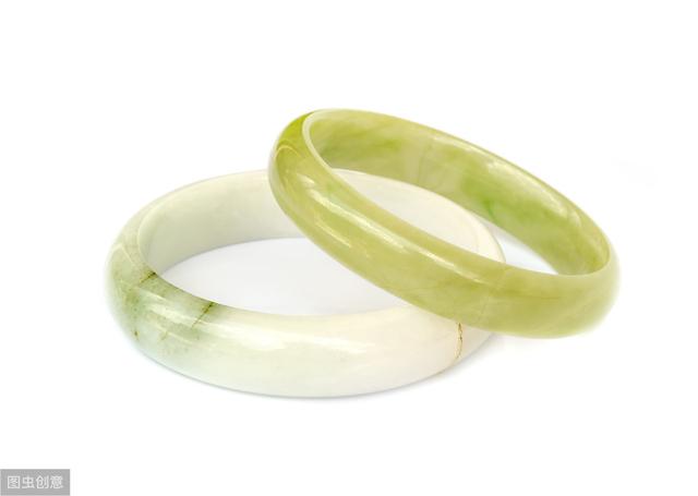 翡翠手镯要用水泡吗玉手镯可以用水泡吗-第1张图片-翡翠网 翡翠手镯要用水泡吗玉手镯可以用水泡吗-第1张图片-翡翠网