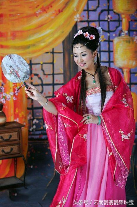 高档清代老翡翠价格明清翡翠价格-第7张图片-翡翠网 高档清代老翡翠价格明清翡翠价格-第7张图片-翡翠网