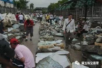 关于翡翠原石进货的信息-第4张图片-翡翠网