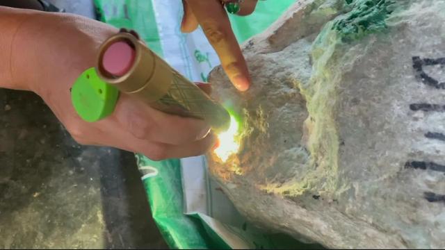 翡翠原石哪里买,翡翠原石杠位-第3张图片-翡翠网 翡翠原石哪里买,翡翠原石杠位-第3张图片-翡翠网