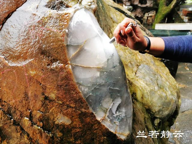 双流玉石翡翠原石的简单介绍-第9张图片-翡翠网 双流玉石翡翠原石的简单介绍-第9张图片-翡翠网