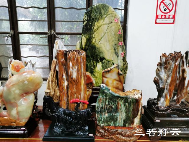 双流玉石翡翠原石的简单介绍-第12张图片-翡翠网 双流玉石翡翠原石的简单介绍-第12张图片-翡翠网