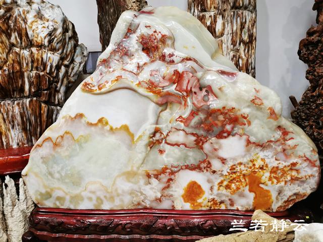 双流玉石翡翠原石的简单介绍-第14张图片-翡翠网 双流玉石翡翠原石的简单介绍-第14张图片-翡翠网