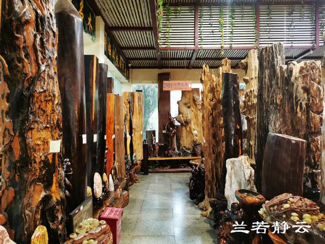 双流玉石翡翠原石的简单介绍-第20张图片-翡翠网 双流玉石翡翠原石的简单介绍-第20张图片-翡翠网