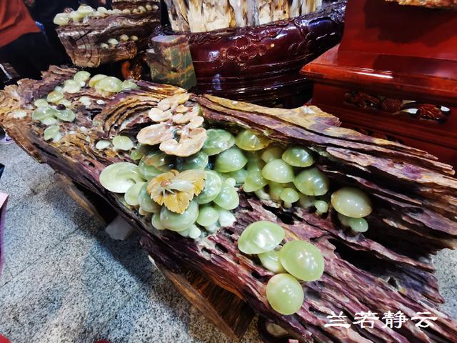 双流玉石翡翠原石的简单介绍-第22张图片-翡翠网 双流玉石翡翠原石的简单介绍-第22张图片-翡翠网