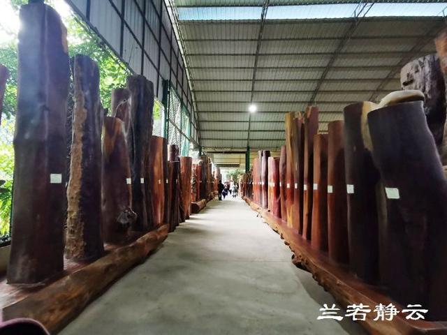 双流玉石翡翠原石的简单介绍-第29张图片-翡翠网 双流玉石翡翠原石的简单介绍-第29张图片-翡翠网