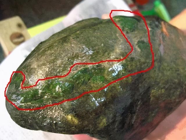 关于翡翠巨蟒价格的信息-第1张图片-翡翠网 关于翡翠巨蟒价格的信息-第1张图片-翡翠网