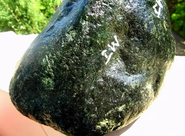 关于翡翠巨蟒价格的信息-第3张图片-翡翠网 关于翡翠巨蟒价格的信息-第3张图片-翡翠网