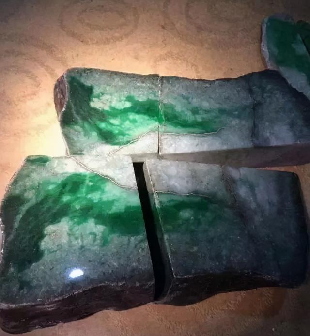 关于翡翠巨蟒价格的信息-第4张图片-翡翠网 关于翡翠巨蟒价格的信息-第4张图片-翡翠网