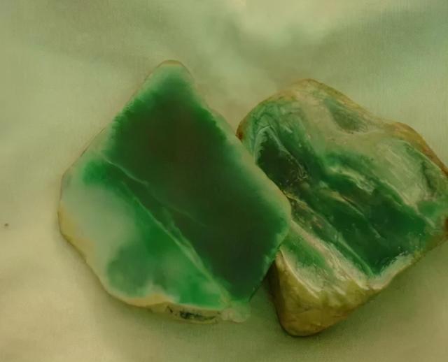 关于翡翠巨蟒价格的信息-第6张图片-翡翠网 关于翡翠巨蟒价格的信息-第6张图片-翡翠网