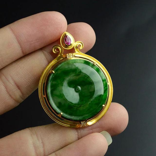 花青翡翠为什么越戴越干,花青翡翠知识-第1张图片-翡翠网 花青翡翠为什么越戴越干,花青翡翠知识-第1张图片-翡翠网