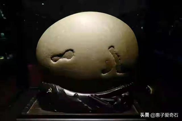 铜陵鉴定翡翠的地方铜陵翡翠原石蓝色-第2张图片-翡翠网 铜陵鉴定翡翠的地方铜陵翡翠原石蓝色-第2张图片-翡翠网