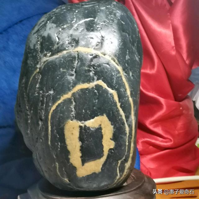 铜陵鉴定翡翠的地方铜陵翡翠原石蓝色-第13张图片-翡翠网 铜陵鉴定翡翠的地方铜陵翡翠原石蓝色-第13张图片-翡翠网