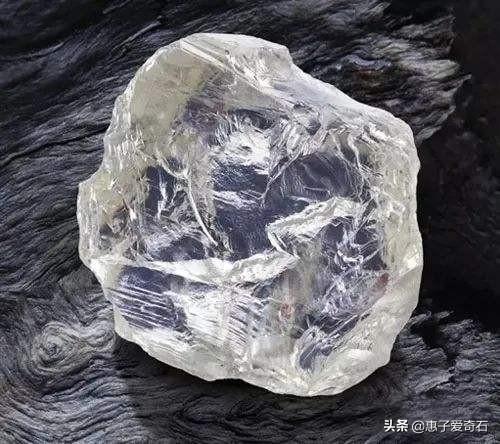 铜陵鉴定翡翠的地方铜陵翡翠原石蓝色-第19张图片-翡翠网 铜陵鉴定翡翠的地方铜陵翡翠原石蓝色-第19张图片-翡翠网