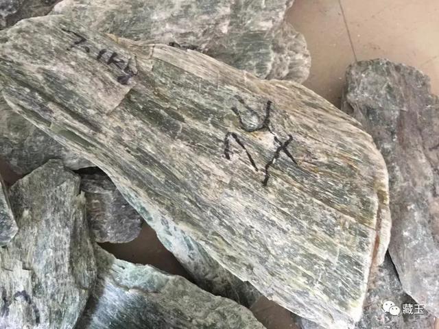 缅甸碧玉图片价格缅甸翡翠碧玉一般价格-第10张图片-翡翠网 缅甸碧玉图片价格缅甸翡翠碧玉一般价格-第10张图片-翡翠网