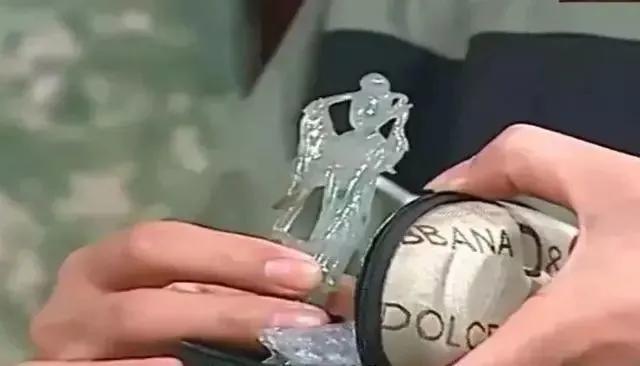 翡翠摆件雕工费,翡翠雕工价格及图片-第4张图片-翡翠网 翡翠摆件雕工费,翡翠雕工价格及图片-第4张图片-翡翠网