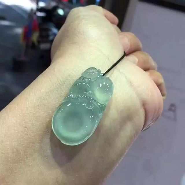 翡翠为什么要选择原石翡翠草绿晴底原石做什么好-第6张图片-翡翠网 翡翠为什么要选择原石翡翠草绿晴底原石做什么好-第6张图片-翡翠网