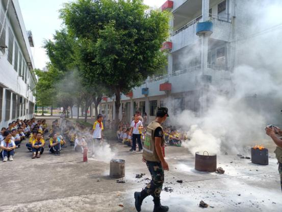 火灾图片简笔画图片,翡翠山湖学校地震火灾逃生知识-第7张图片-翡翠网 火灾图片简笔画图片,翡翠山湖学校地震火灾逃生知识-第7张图片-翡翠网