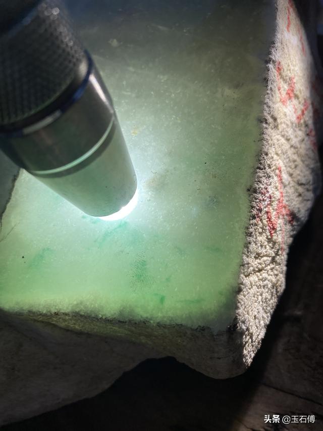 包含大叔的木那翡翠原石的词条-第2张图片-翡翠网 包含大叔的木那翡翠原石的词条-第2张图片-翡翠网