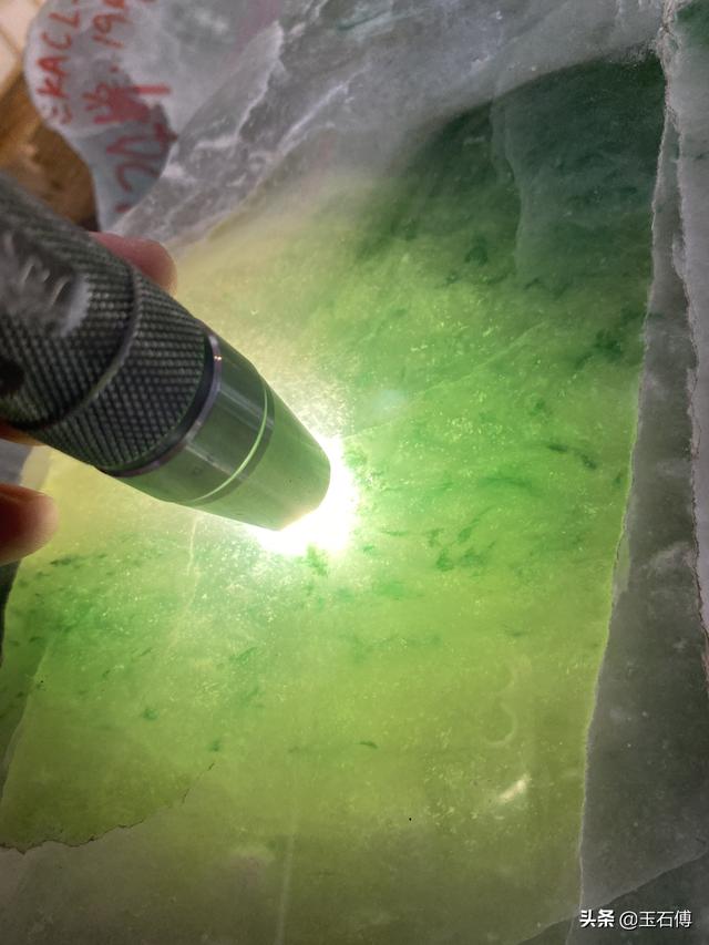 包含大叔的木那翡翠原石的词条-第5张图片-翡翠网 包含大叔的木那翡翠原石的词条-第5张图片-翡翠网