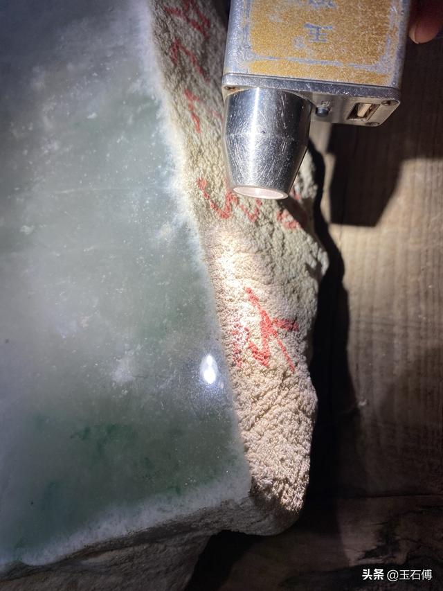 包含大叔的木那翡翠原石的词条-第8张图片-翡翠网 包含大叔的木那翡翠原石的词条-第8张图片-翡翠网