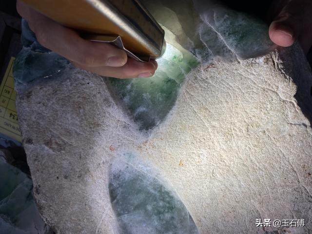 包含大叔的木那翡翠原石的词条-第9张图片-翡翠网 包含大叔的木那翡翠原石的词条-第9张图片-翡翠网