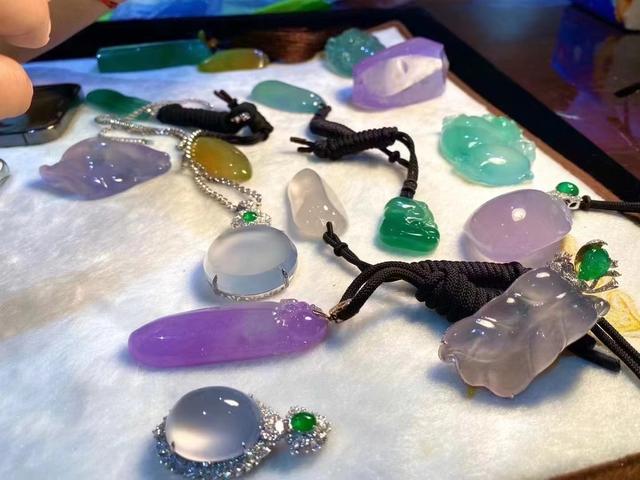 翡翠哪里买手镯最好的简单介绍-第2张图片-翡翠网 翡翠哪里买手镯最好的简单介绍-第2张图片-翡翠网