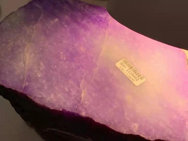 翡翠原石哪里买翡翠原石商家-第8张图片-翡翠网 翡翠原石哪里买翡翠原石商家-第8张图片-翡翠网