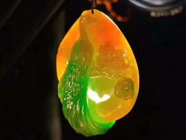 翡翠黄加绿的寓意,翡翠原石黄加绿-第7张图片-翡翠网 翡翠黄加绿的寓意,翡翠原石黄加绿-第7张图片-翡翠网