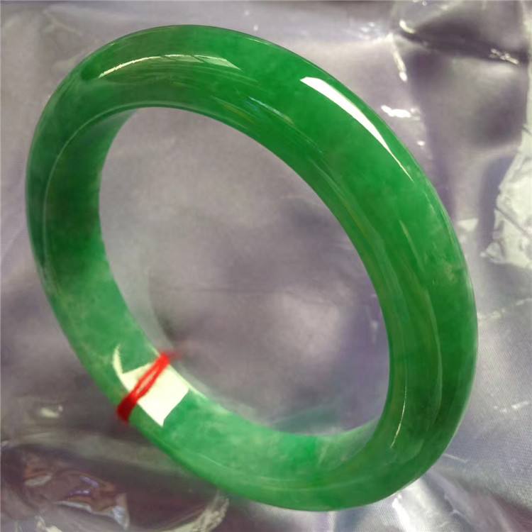 天猫翡翠手镯绿色和玉手镯价格的简单介绍-第1张图片-翡翠网 天猫翡翠手镯绿色和玉手镯价格的简单介绍-第1张图片-翡翠网