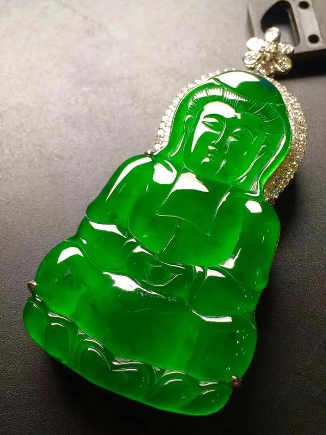 用紫光灯怎样鉴定玉石的真假翡翠真假鉴定方法简单紫光灯-第1张图片-翡翠网 用紫光灯怎样鉴定玉石的真假翡翠真假鉴定方法简单紫光灯-第1张图片-翡翠网