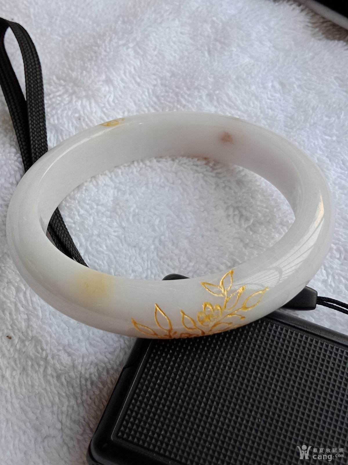 现代翡翠手镯值多少钱的简单介绍-第2张图片-翡翠网 现代翡翠手镯值多少钱的简单介绍-第2张图片-翡翠网