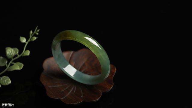 买翡翠口诀,挑选翡翠的水头四个口诀-第3张图片-翡翠网 买翡翠口诀,挑选翡翠的水头四个口诀-第3张图片-翡翠网