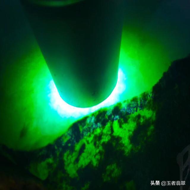 会卡青蛙皮翡翠原石的简单介绍-第4张图片-翡翠网 会卡青蛙皮翡翠原石的简单介绍-第4张图片-翡翠网