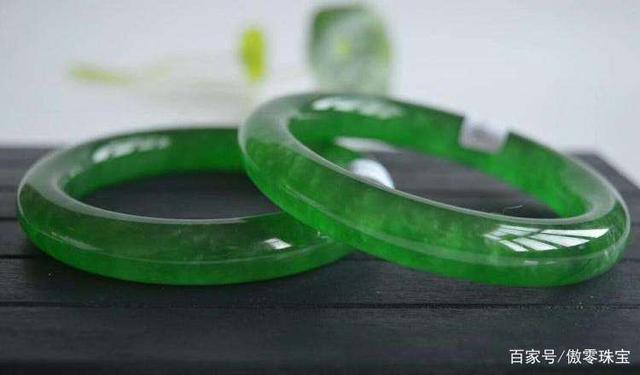 缅甸祖母绿满绿翡翠玉手镯,祖母绿翡翠原石戒面-第1张图片-翡翠网 缅甸祖母绿满绿翡翠玉手镯,祖母绿翡翠原石戒面-第1张图片-翡翠网