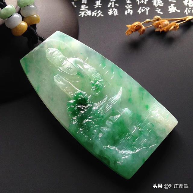 关于翡翠图片挂件的信息-第5张图片-翡翠网 关于翡翠图片挂件的信息-第5张图片-翡翠网