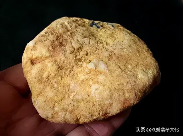 最大翡翠原石有多重翡翠原石放家收藏会变吗-第3张图片-翡翠网 最大翡翠原石有多重翡翠原石放家收藏会变吗-第3张图片-翡翠网