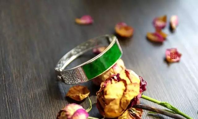 极品玻璃种翡翠价格河南玻璃种翡翠原石花青料-第4张图片-翡翠网 极品玻璃种翡翠价格河南玻璃种翡翠原石花青料-第4张图片-翡翠网