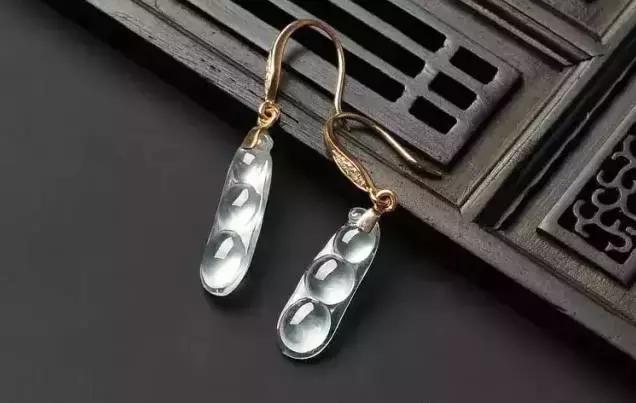 满绿翡翠戒面价格,翡翠飘花越多越值钱吗-第14张图片-翡翠网 满绿翡翠戒面价格,翡翠飘花越多越值钱吗-第14张图片-翡翠网