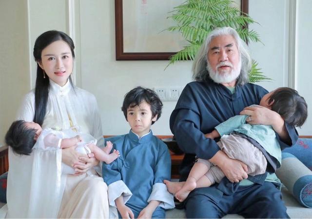 老婆翡翠手镯图片,男人戴银手镯别扭吗-第1张图片-翡翠网 老婆翡翠手镯图片,男人戴银手镯别扭吗-第1张图片-翡翠网