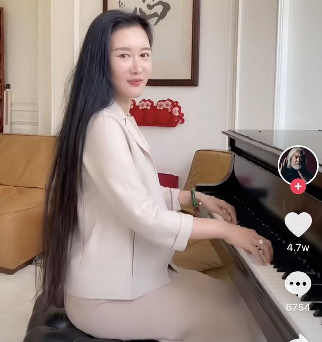 老婆翡翠手镯图片,男人戴银手镯别扭吗-第2张图片-翡翠网 老婆翡翠手镯图片,男人戴银手镯别扭吗-第2张图片-翡翠网