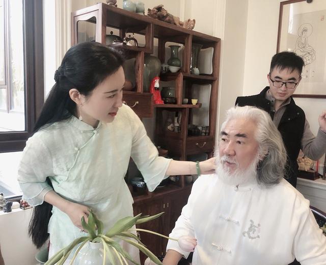 老婆翡翠手镯图片,男人戴银手镯别扭吗-第4张图片-翡翠网 老婆翡翠手镯图片,男人戴银手镯别扭吗-第4张图片-翡翠网